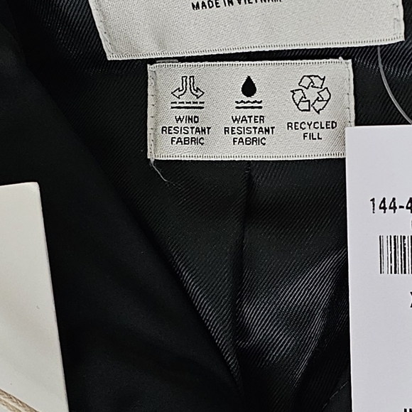 Abercrombie & Fitch Vegan Fur Collar Mini Quilted Ultra Puffer BLACK Outerwear - Picture 15 of 15